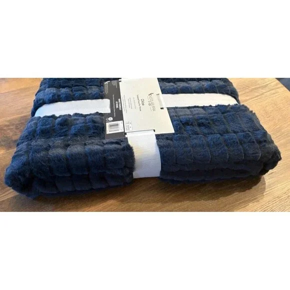 NEW Koolaburra By Ugg Chloe Faux Fur Throw Blanket 50” x 70” Navy Blue - Picture 4 of 6